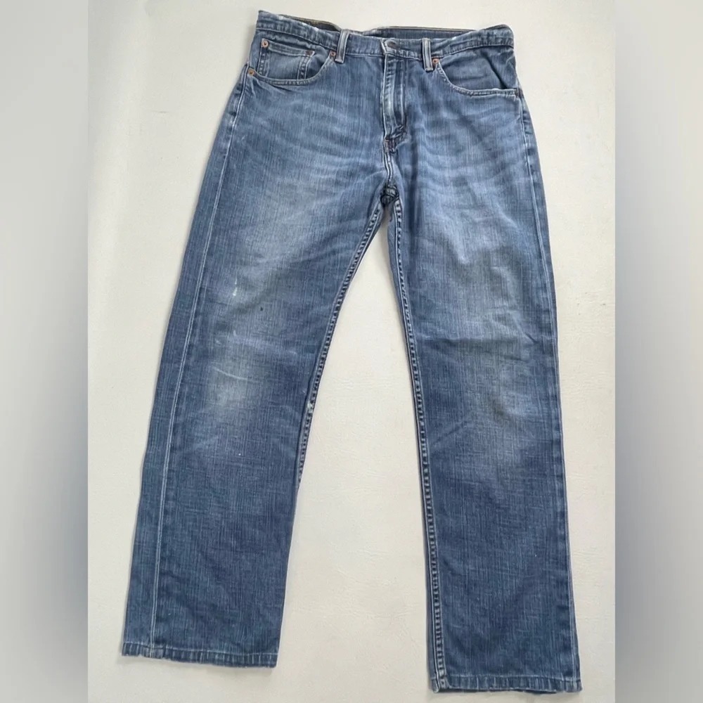 Levi’s 505 Light Wash Relaxed Straight Jeans – 32x32